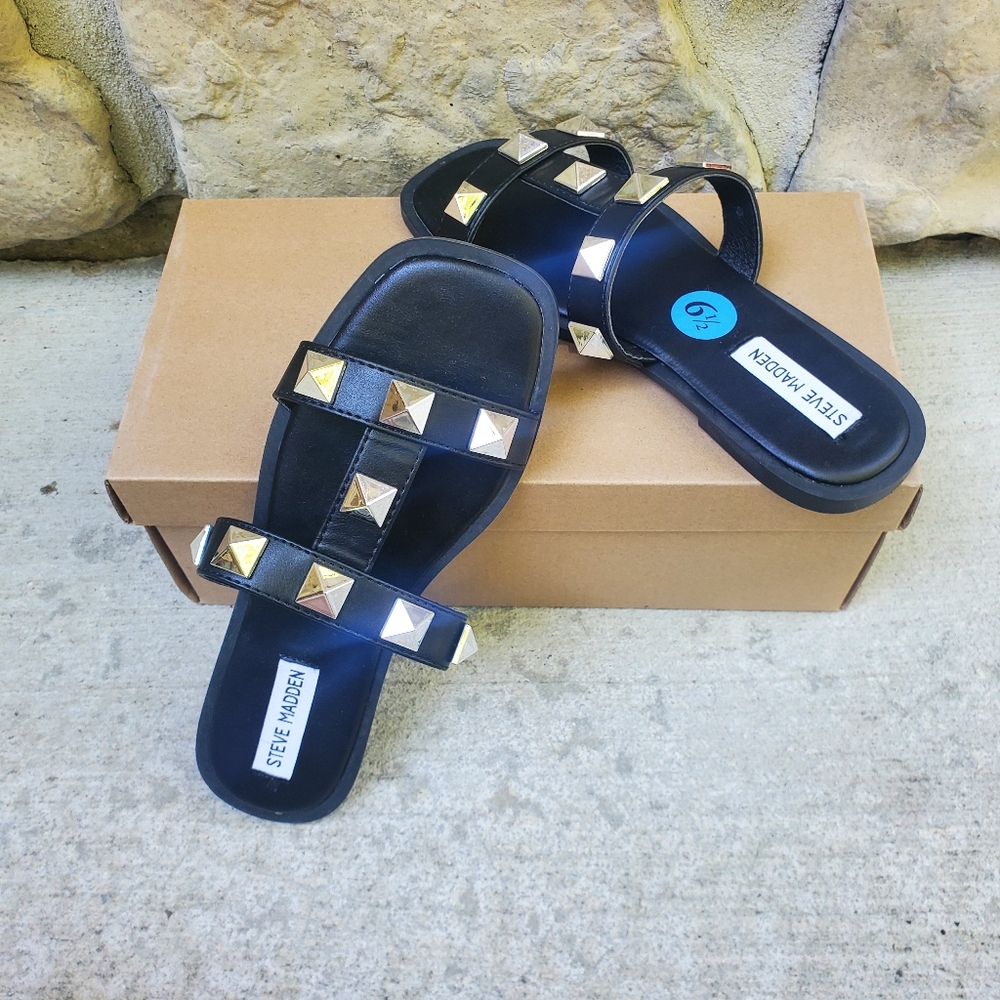 STEVE MADDEN | Black Sandals with Silver Studs new in box